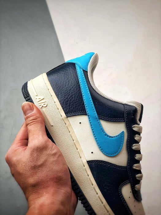 Air Force 1 Low Preto Obsidiana - Vista 2