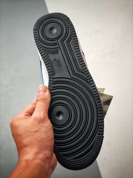 Air Force 1 '07 Low Preto e Branco - Vista 4