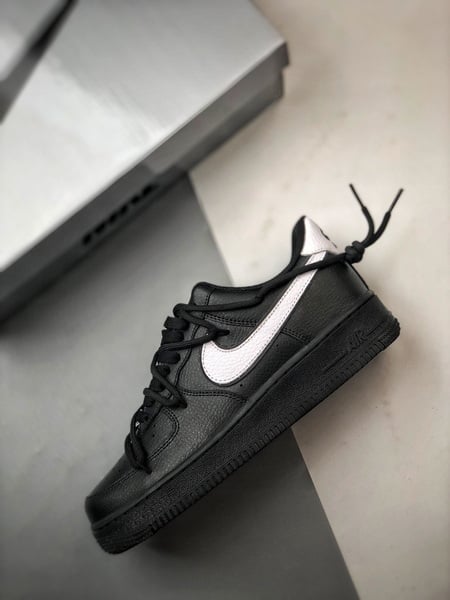 Air Force 1 '07 Low Preto e Branco Desconstruído com Cadarços - Vista 2