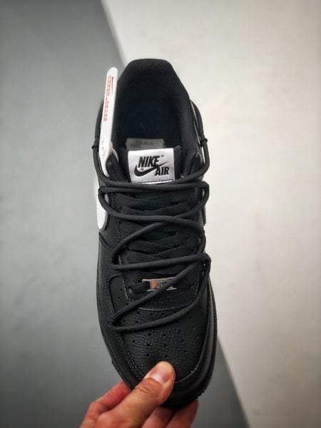 Air Force 1 '07 Low Preto e Branco Desconstruído com Cadarços - Vista 9