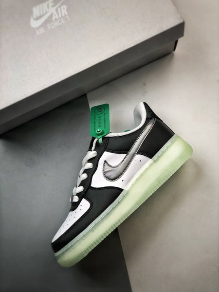 Air Force 1 '07 Low Preto e Branco - Vista 2