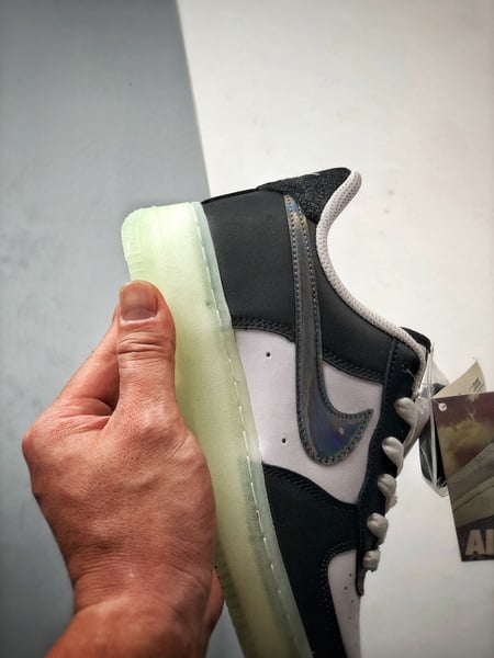 Air Force 1 '07 Low Preto e Branco - Vista 3