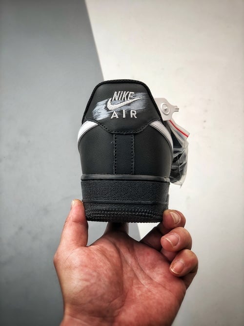 Air Force 1 '07 Low Preto e Branco 2.0 - Vista 3