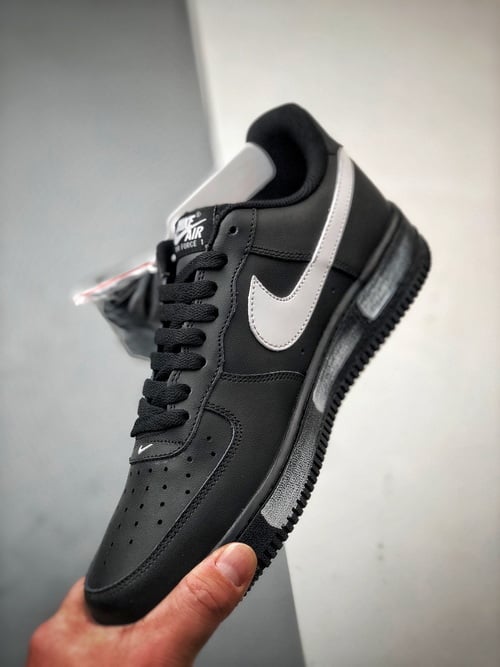 Air Force 1 '07 Low Preto e Branco 2.0 - Vista 5