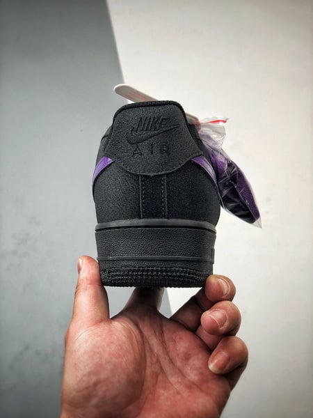 Air Force 1 '07 Low Preto e Roxo Estrelas - Vista 4