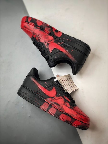 Air Force 1 '07 Low Preto e Vermelho Spray - Vista 6