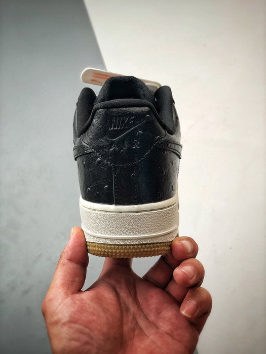 Air Force 1 '07 Low Preto - Vista 8