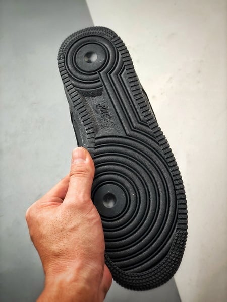 Air Force 1 '07 Low Preto e Prata Grafite - Vista 4