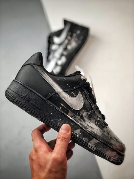 Air Force 1 '07 Low Preto e Prata Grafite - Vista 7