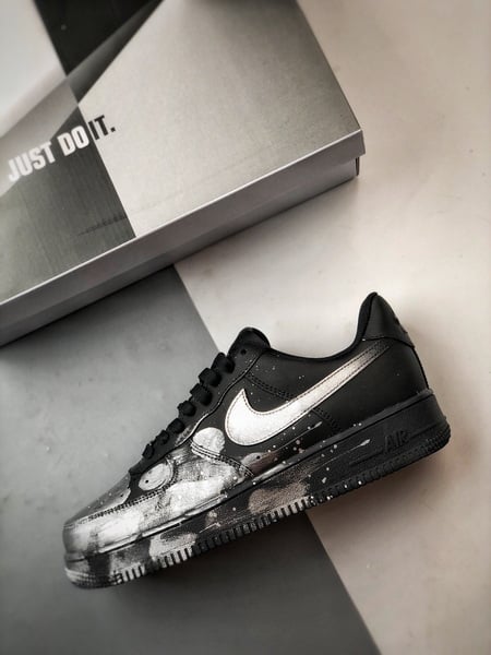 Air Force 1 '07 Low Preto e Prata Grafite - Vista 8