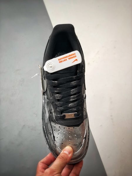 Air Force 1 '07 Low Preto e Prata Grafite - Vista 9
