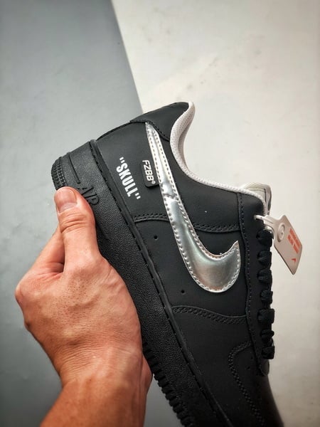 Air Force 1 '07 Low Preto e Prata Rosa - Vista 2