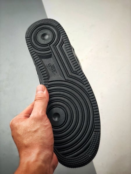 Air Force 1 '07 Low Preto e Prata Rosa - Vista 4