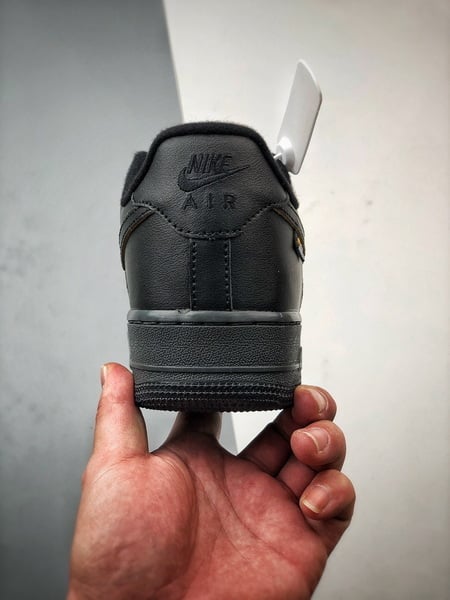 Air Force 1 '07 Low Preto e Amarelo - Vista 3