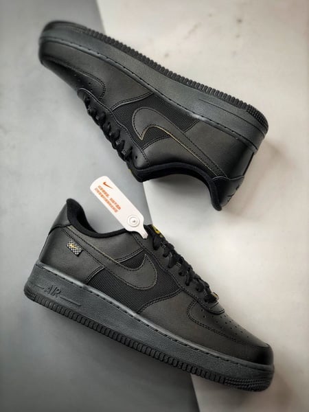 Air Force 1 '07 Low Preto e Amarelo - Vista 6