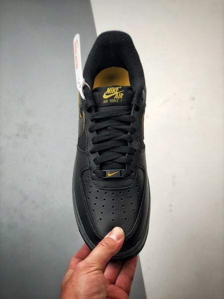Air Force 1 '07 Low Preto e Amarelo - Vista 9