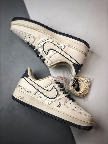 Air Force 1 '07 Low LV Branco Claro e Cinza - Vista 6