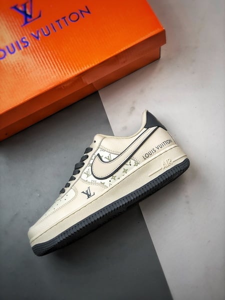 Air Force 1 '07 Low LV Branco Claro e Cinza - Vista 8