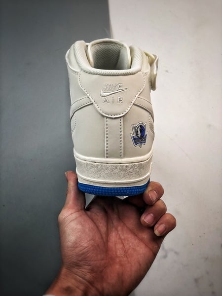 Air Force 1 07 Mid Cordao Branco e Azul Pequeno Gancho - Vista 3