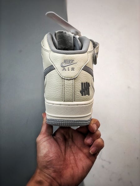 Air Force 1 07 Mid Branco e Cinzento - Vista 3