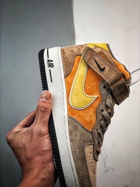 Air Force 1 07 Mid Marrom Amarelo e Laranja Camurca - Vista 2