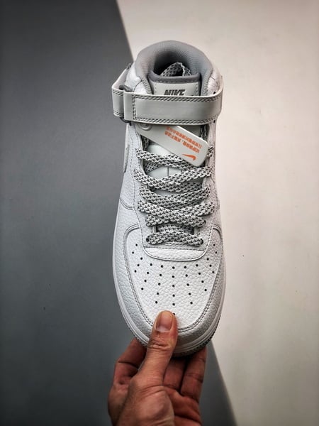 Air Force 1 07 Mid Cinzento e Branco Estrelas - Vista 2
