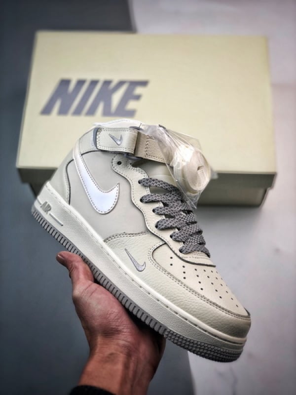 Air Force 1 07 Mid Branco e Cinzento - Vista 1