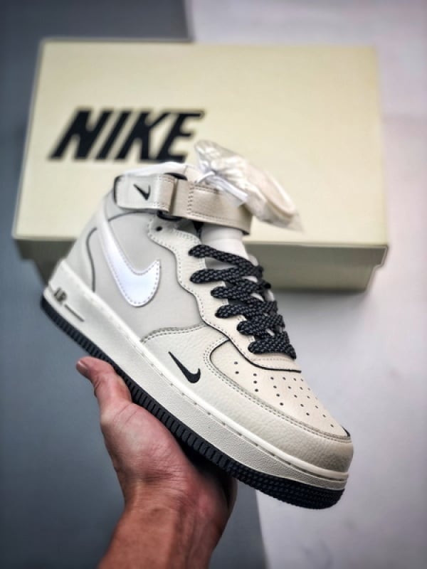 Air Force 1 07 Mid Branco e Preto - Vista 1