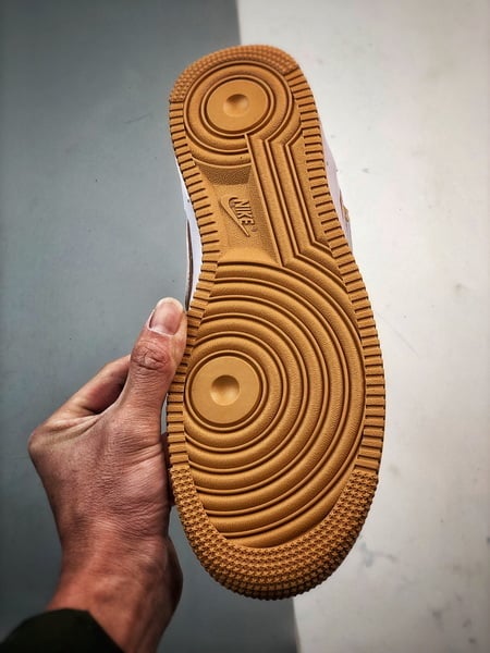 Air Force 1 07 Mid Branco Terra e Amarelo 3M - Vista 4