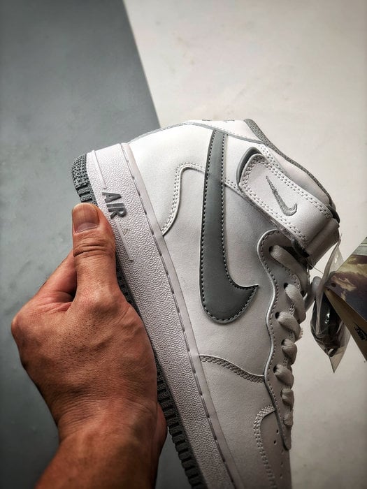 Air Force 1 07 Mid Branco e Cinzento - Vista 2