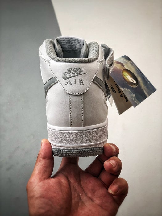 Air Force 1 07 Mid Branco e Cinzento - Vista 3