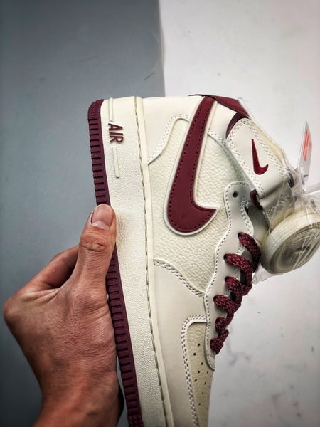 Air Force 1 07 Mid Branco e Vermelho 3M - Vista 2