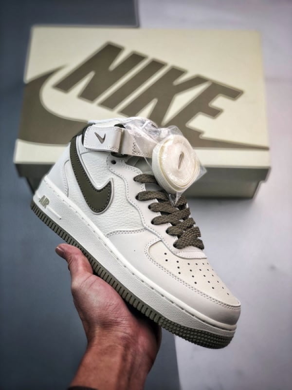 Air Force 1 07 Mid Branco e Verde 3M - Vista 1