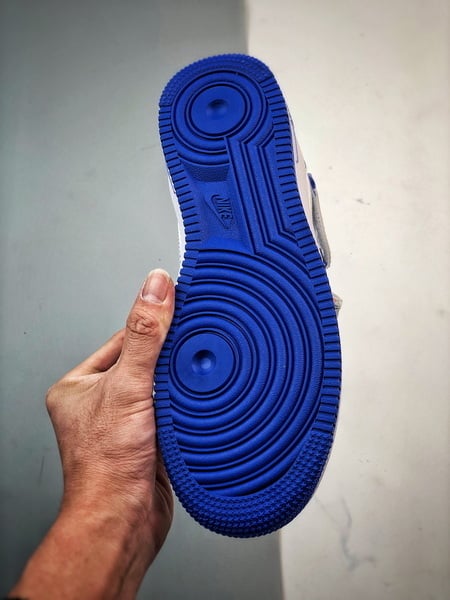 Air Force 1 07 Mid Branco e Azul Estrelas - Vista 4