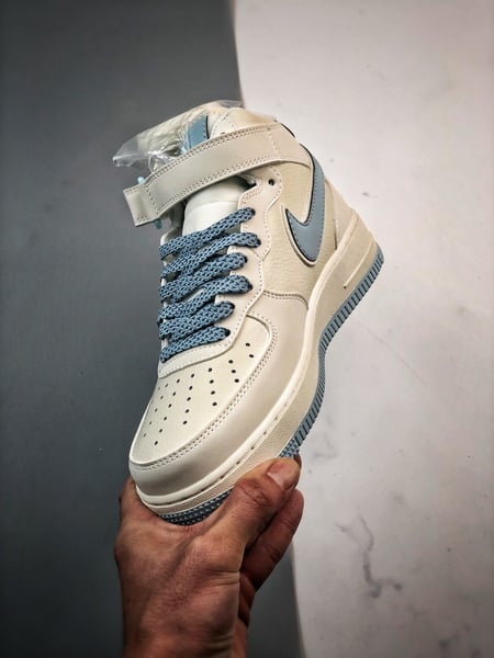 Air Force 1 07 Mid Branco e Azul 3M - Vista 5