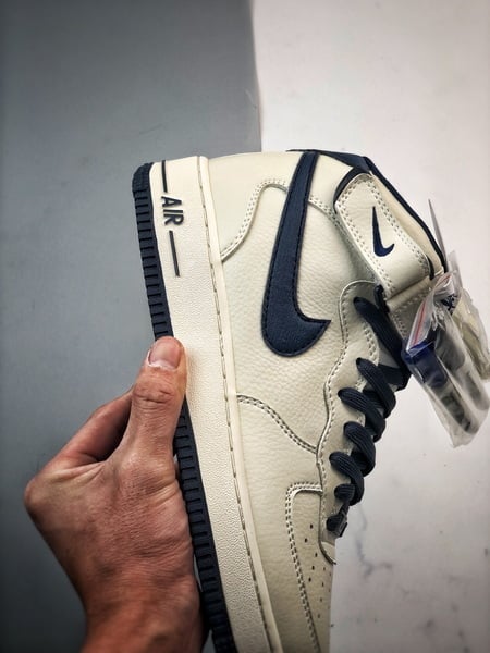 Air Force 1 07 Mid Branco e Azul Escuro Caneta - Vista 2