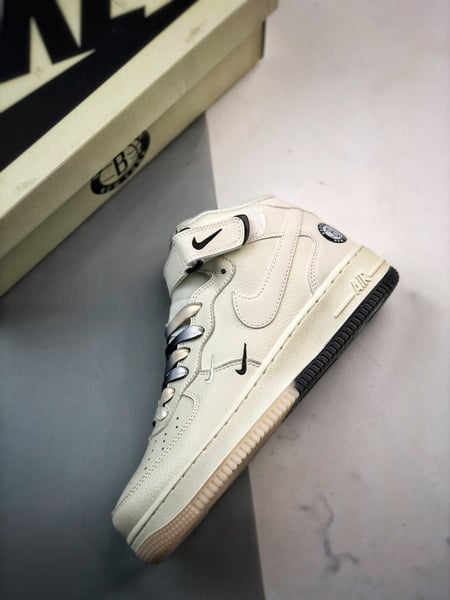 Air Force 1 07 Mid Branco e Preto - Vista 8