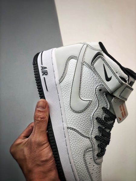 Air Force 1 07 Mid Branco e Preto - Vista 2