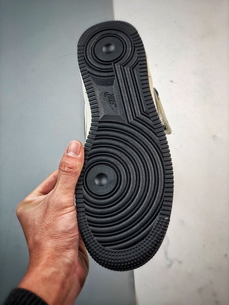 Air Force 1 07 Mid Branco e Preto3M - Vista 4