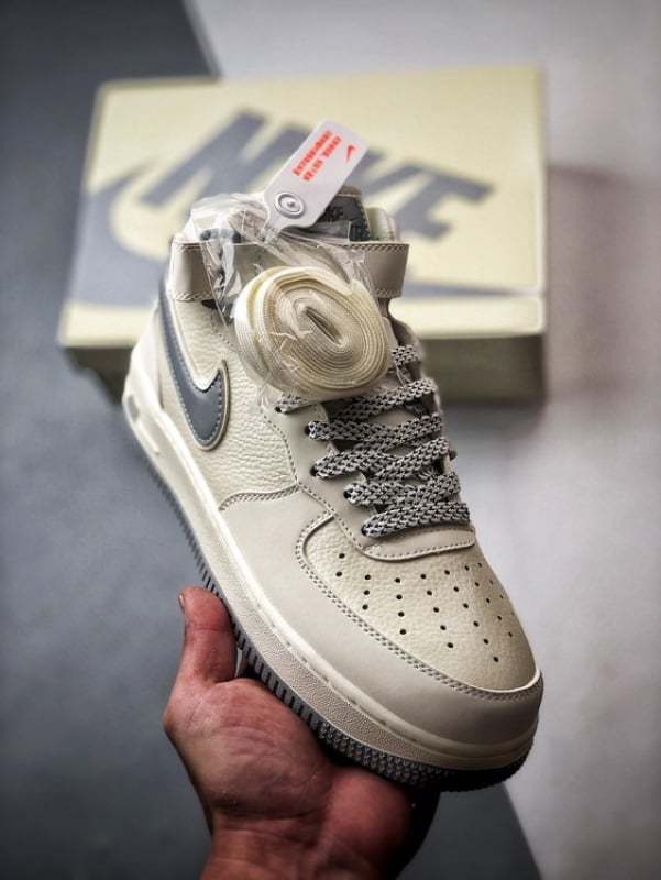 Air Force 1 07 Mid Bege Cinzento e Prata Reflexo - Vista 1