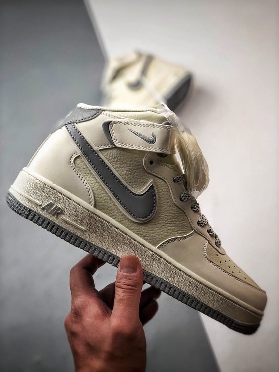 Air Force 1 07 Mid Bege Cinzento e Prata Reflexo - Vista 7
