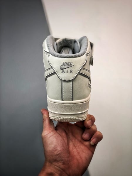 Air Force 1 07 Mid Bege e Branco Demonio da Noite - Vista 2