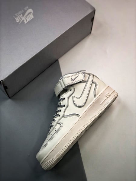 Air Force 1 07 Mid Bege e Branco Demonio da Noite - Vista 9