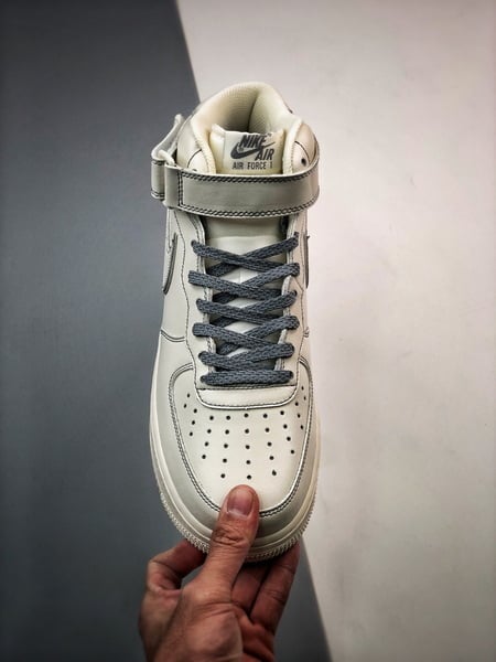 Air Force 1 07 Mid Bege Branco e Cinzento Escuro 3M Reflexo - Vista 4