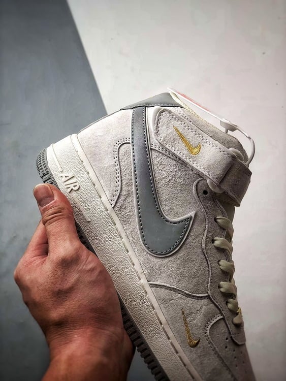 Air Force 1 07 Mid Bege Branco e Prata Camurca - Vista 2