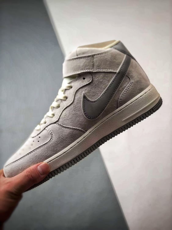 Air Force 1 07 Mid Bege Branco e Prata Camurca - Vista 5