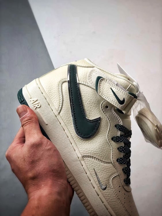 Air Force 1 07 Mid Bege e Verde Reflexo - Vista 2