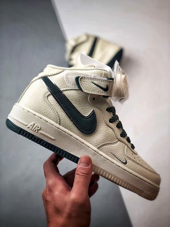 Air Force 1 07 Mid Bege e Verde Reflexo - Vista 7