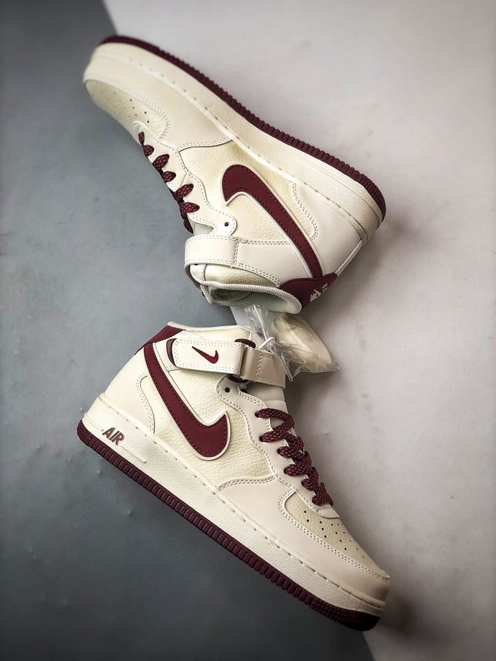 Air Force 1 07 Mid Bege e Vinho Reflexo - Vista 2