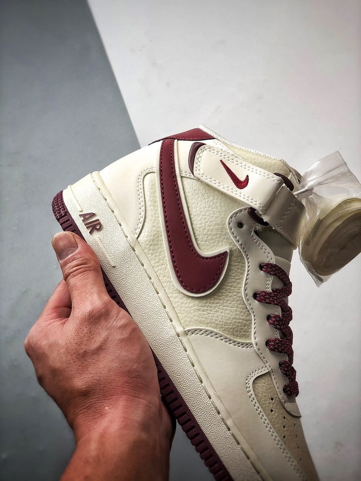 Air Force 1 07 Mid Bege e Vinho Reflexo - Vista 6